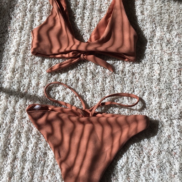 NWOT Two piece swim suit - Picture 2 of 4